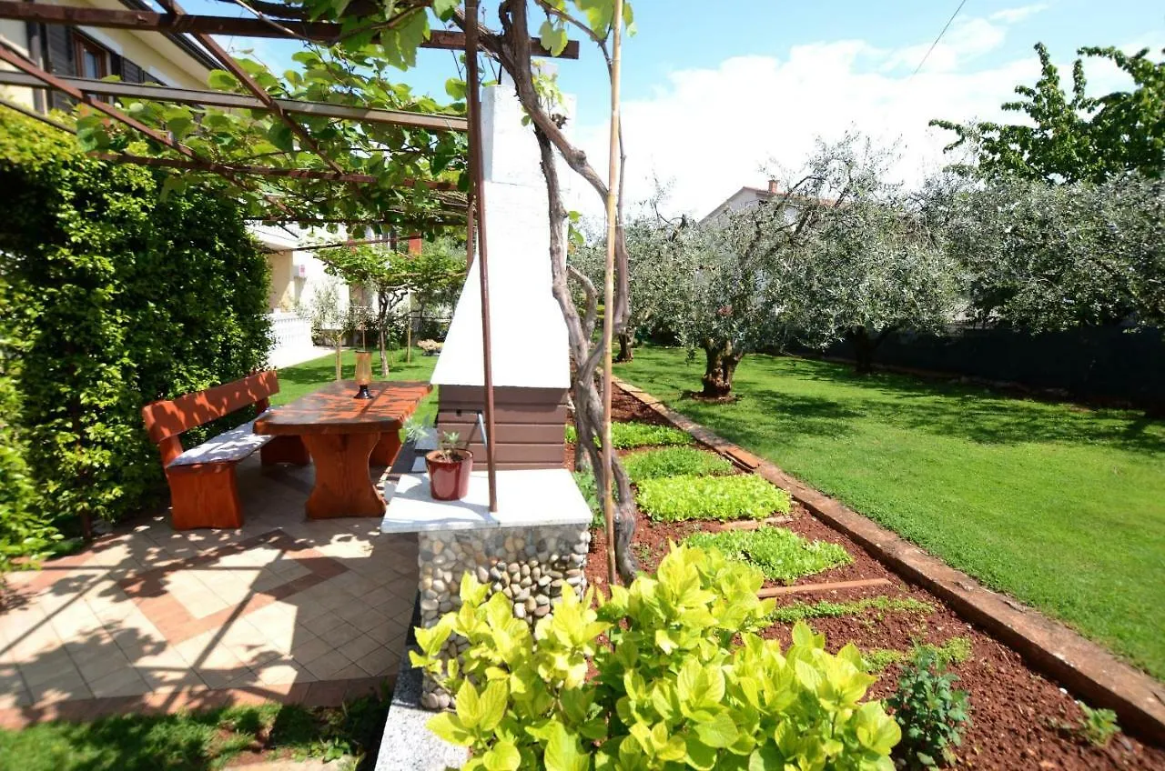 Apartments Ederina Umag 0*,