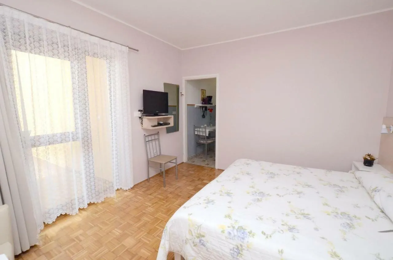 Apartments Ederina Umag 0*,  Croatia