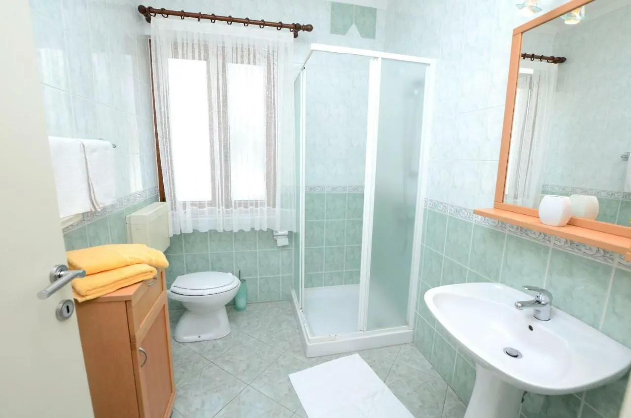 Apartments Ederina Umag 0*,